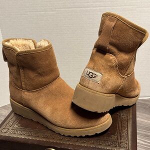 UGG Women's Chestnut Suede Wedge Sole Short Shearling Boots